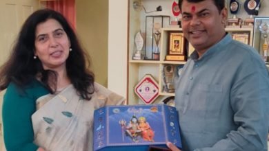 राज्यसभा सांसद सरोज पांडेय और पूर्व राज्यमंत्री दीपक ताराचंद साहू को “भोले बाबा की बारात” का न्यौता, अध्यक्ष दया सिंह ने मुलाकात कर दिया आमंत्रण