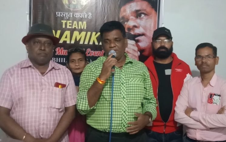 संगीतकारों ने अपनें अपनें मधुर स्वर से दर्शकों का दिल जीत लिया संगीतकारों ने अपनें अपनें मधुर स्वर से दर्शकों का दिल जीत लिया