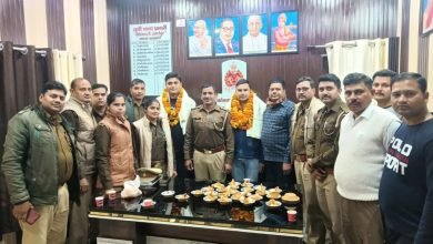 स्थानांतरण पर पुलिस कर्मियों को दी विदाई,पुलिस कर्मियों को दी भावभीनी विदाई