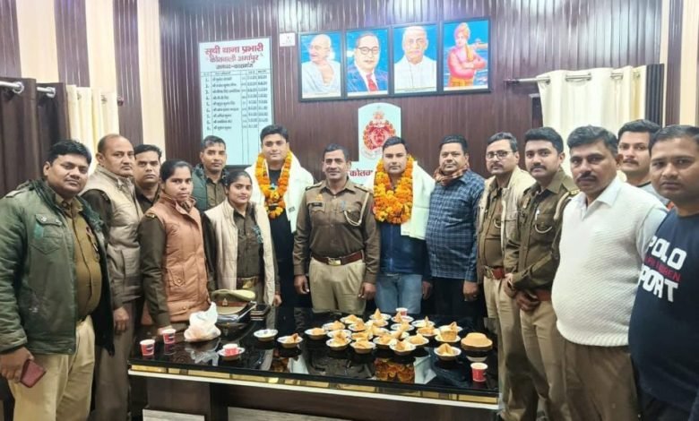 स्थानांतरण पर पुलिस कर्मियों को दी विदाई,पुलिस कर्मियों को दी भावभीनी विदाई स्थानांतरण पर पुलिस कर्मियों को दी विदाई,पुलिस कर्मियों को दी भावभीनी विदाई