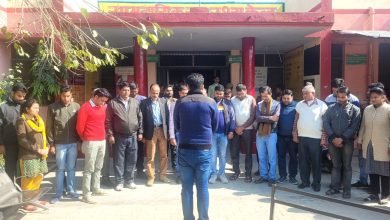 दो स्वास्थ्य कर्मियों के निधन पर पटियाली सीएचसी पर शोक सभा