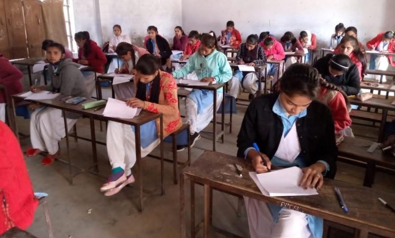 मक्खन लाल इंटर कालेज में वार्षिक परीक्षाएं शुरू मक्खन लाल इंटर कालेज में वार्षिक परीक्षाएं शुरू