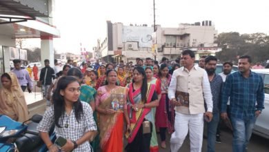 सिविक सेंटर में गूंजा हर-हर महादेव, व्यापारियों को दिया भोले बाबा की बारात का आमंत्रण कार्ड