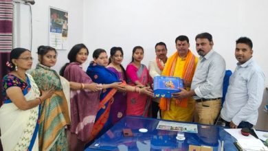 कलेक्टर, कमिश्नर और प्रशासनिक अधिकारियों को बाबा की बारात के लिए आमंत्रण, दया सिंह ने भेंट कर कहा- भव्य होगा आयोजन