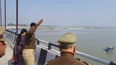 डीएम एसपी ने महाशिवरात्रि पर आने जाने वाले श्रद्धालुओं के सुरक्षा व्यवस्था परखी,किया घाटों निरीक्षण