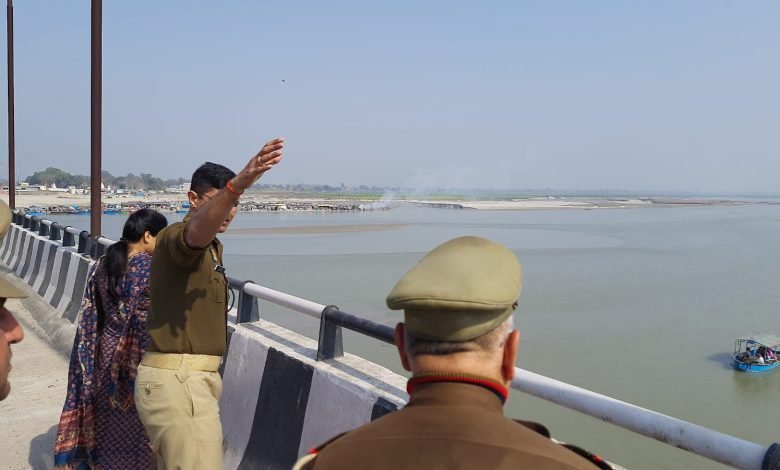 डीएम एसपी ने महाशिवरात्रि पर आने जाने वाले श्रद्धालुओं के सुरक्षा व्यवस्था परखी,किया घाटों निरीक्षण डीएम एसपी ने महाशिवरात्रि पर आने जाने वाले श्रद्धालुओं के सुरक्षा व्यवस्था परखी,किया घाटों निरीक्षण