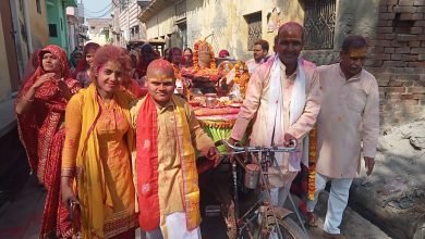 भगवान नर्मदेश्वर ने भक्तों के संग गंगा की परिक्रमा कर किया नगर भ्रमण