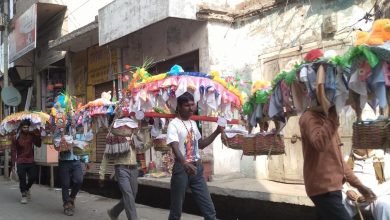 सजी कांवड़ के सामान की दुकाने, लोगों में दिख रहा उत्साह