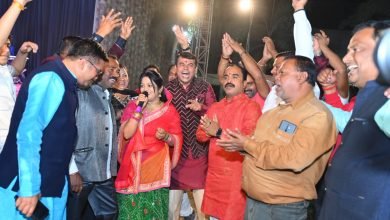 भिलाई में बाबा की बारात से पहले संगीत संध्या में झूमे श्रद्धालु, दुर्ग एसपी हुए शामिल, जिलाध्यक्ष बिचपुरिया ने बाबा की गीत पर किया डांस, कल निकलेगी बाबा की बारात