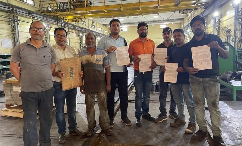 रायपुर: O.P.S.लागू करो हस्ताक्षर अभियान रायपुर: O.P.S.लागू करो हस्ताक्षर अभियान