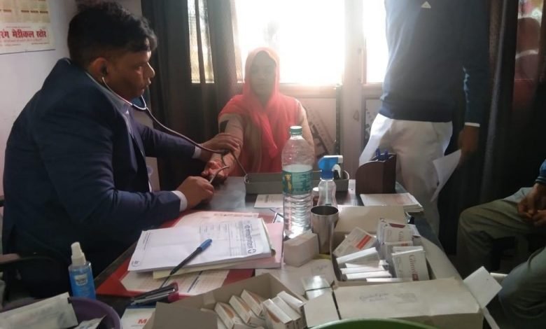 स्वास्थ्य परामर्श कैंप में 102 ने कराया उपचार
