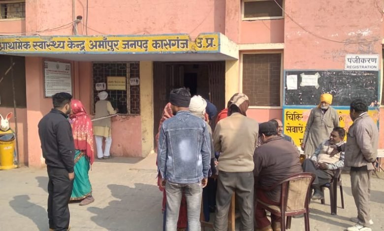 मौसम बदलने के साथ ही अमांपुर स्वास्थ्य केंद्र पर मरीजों की भीड़ बढ़ी