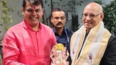 राज्यपाल रमेश बैस को दया सिंह ने भेंट किया श्री गणेश