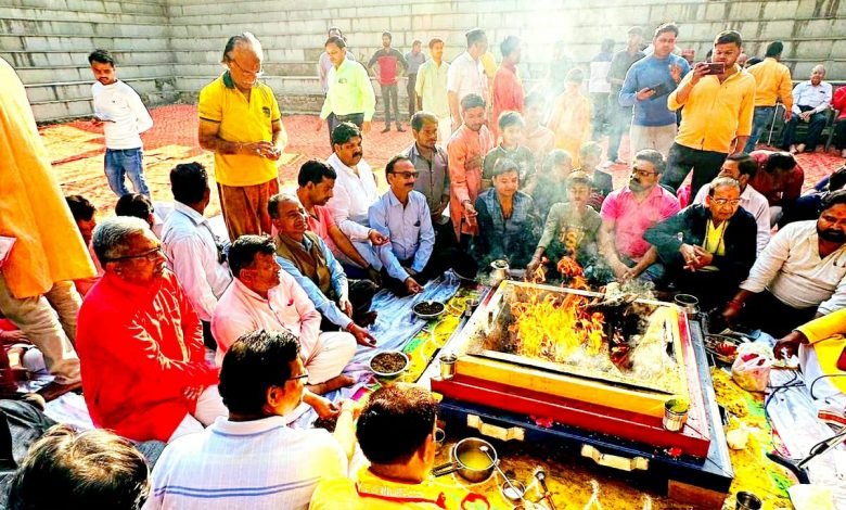 कासगंज:आरएसएस ने यज्ञ एवं गुलाल लगाकर मनाया रंगोत्सव कासगंज:आरएसएस ने यज्ञ एवं गुलाल लगाकर मनाया रंगोत्सव