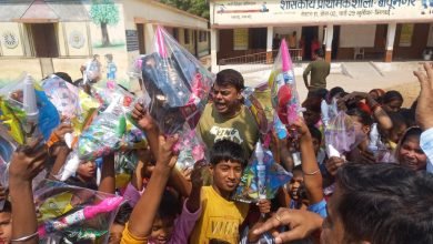 बच्चों संग दया ने खेली होली, बांटे गये पिचकारी, रंग-गुलाल, बच्चों ने कहा- थैंक यू दया अंकल