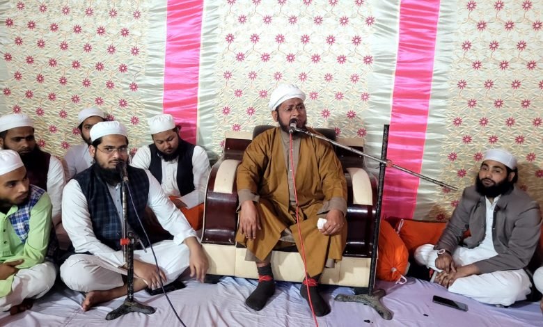 अपनी मां के पांव दबाकर कर जो सो गया, आवाज आई कि जन्नत खरीद ली अपनी मां के पांव दबाकर कर जो सो गया, आवाज आई कि जन्नत खरीद ली