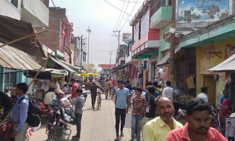 श्रम विभाग की लापरवाही से साप्ताहिक बाजार बंदी बेअसर श्रम विभाग की लापरवाही से साप्ताहिक बाजार बंदी बेअसर