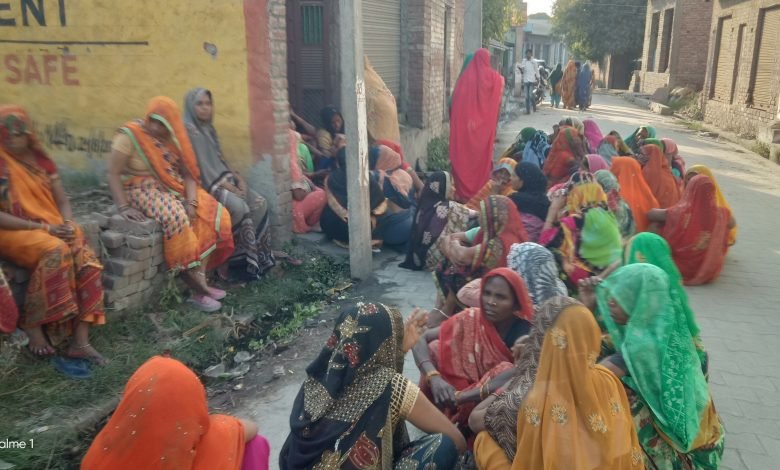 कछला में ई रिक्शा पलटने से युवक की मौत कछला में ई रिक्शा पलटने से युवक की मौत