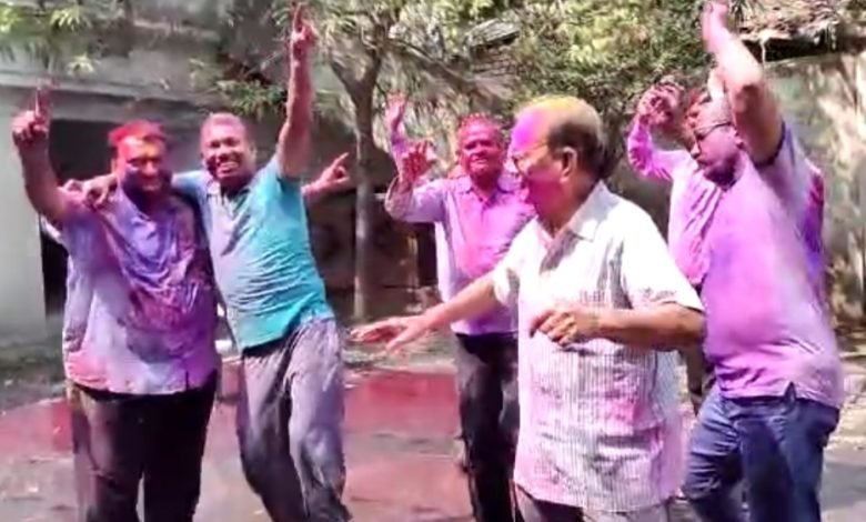 छत्तीसगढ़ प्रदेश स्वास्थ्य कर्मचारी संघ ने नए अंदाज में होली मनाई… छत्तीसगढ़ प्रदेश स्वास्थ्य कर्मचारी संघ ने नए अंदाज में होली मनाई…