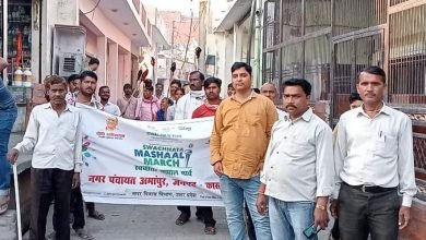 अमांपुर में नगर पंचायत ने किया स्वच्छता मशाल मार्च का आयोजन, साफ-सफाई के प्रति किया जागरूक