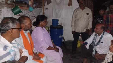 मृतिका के परिजनो से घर जाकर बीजेपी भिलाई जिला अध्यक्ष ब्रजेश बिचपुरिया ने की मुलाकात