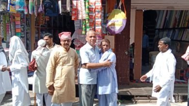 अमन की दुआ को उठे हाथ, ईदगाह-मस्जिदों में नमाज अदा कर गले मिलकर दी मुबारकबाद