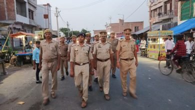 अमांपुर में पुलिस ने पैदल फ्लैग मार्च कर दिया लोगों को सुरक्षा का संदेश