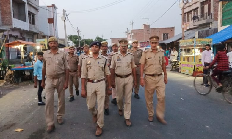 अमांपुर में पुलिस ने पैदल फ्लैग मार्च कर दिया लोगों को सुरक्षा का संदेश अमांपुर में पुलिस ने पैदल फ्लैग मार्च कर दिया लोगों को सुरक्षा का संदेश