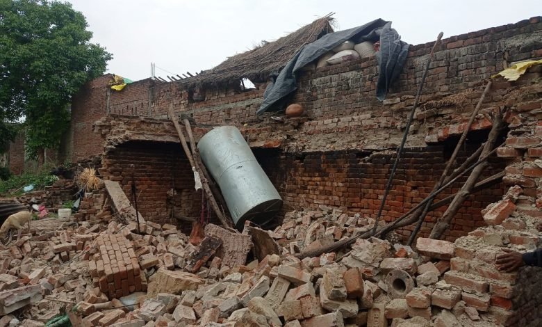 सोरों: जर्जर मकान की छत गिरने से हुई,वृद्धा की मौत