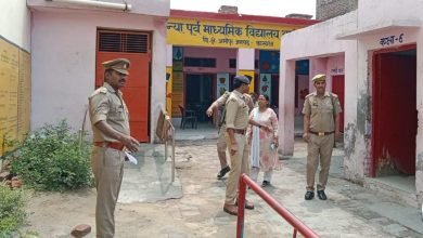 निकाय चुनाव को लेकर सीओ सहावर राजू निषाद ने अमांपुर के मतदान स्थलों का किया निरीक्षण