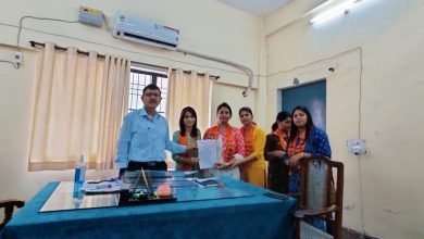 कासगंज: जिला महिला शिक्षक संघ ने राज्यपाल के नाम बीएसए को सौंपा ज्ञापन