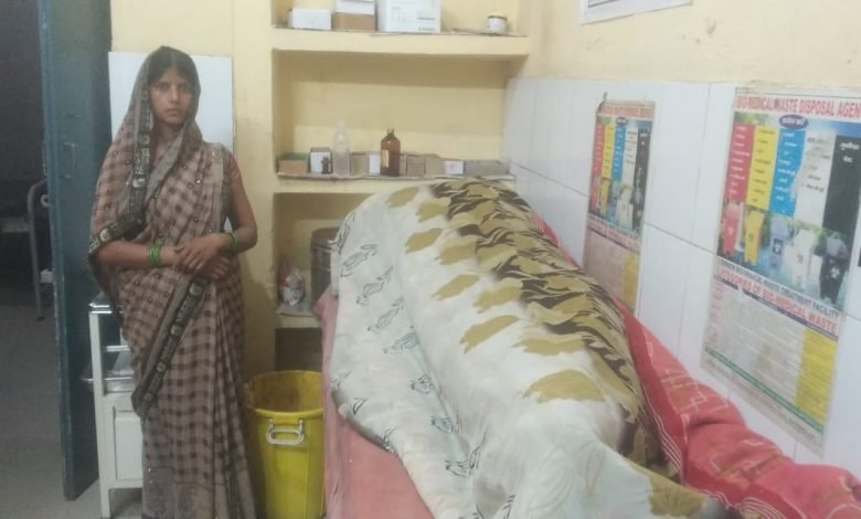 तेज रफ्तार इको कार ने बैलगाड़ी में मारी पीछे से टक्कर तीन घायल तेज रफ्तार इको कार ने बैलगाड़ी में मारी पीछे से टक्कर तीन घायल