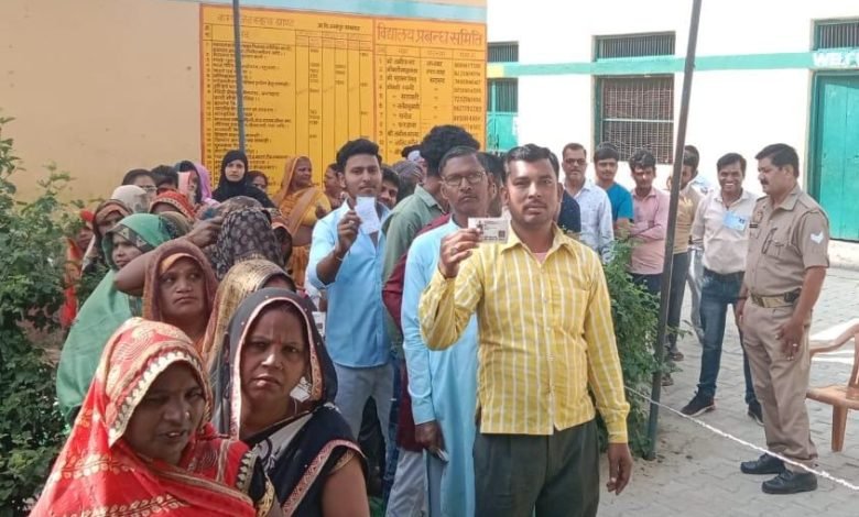 नगर की आबादी ने निभाई पूरी जिम्मेदारी, घूंघट की ओट से की वोट, मतदाताओं में रहा उत्साह