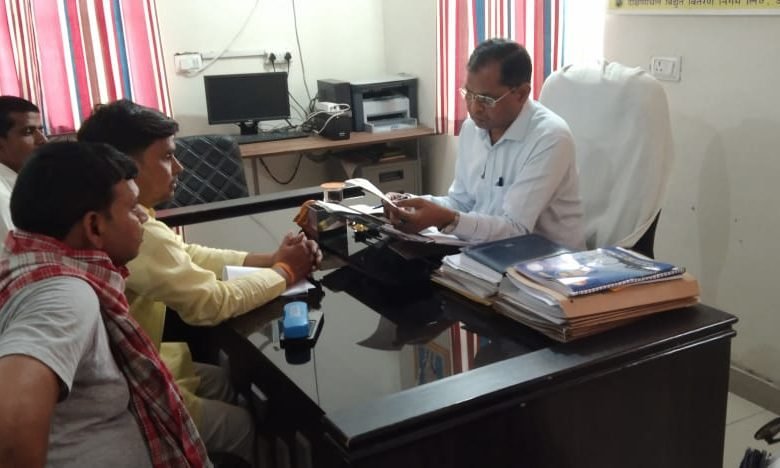 कासगंज:मानपुर नगरिया विद्युत समस्याओं को लेकर भाजपा प्रतिनिधिमंडल की सीधी चेतावनी