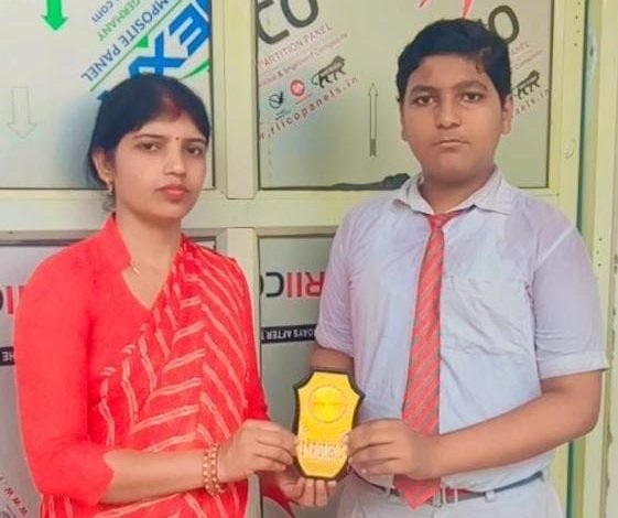 हिन्दुस्तान ओलंपियाड के विजेता छात्र को किया सम्मानित हिन्दुस्तान ओलंपियाड के विजेता छात्र को किया सम्मानित