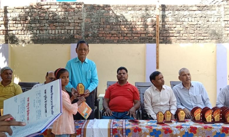 बैकुण्ठी देवी राष्ट्रीय शिशु सदन अमांपुर का वार्षिक परीक्षा फल घोषित मेधावी किए गए पुरस्कृत