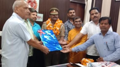 कोतवाली प्रभारी निरीक्षक को स्थानांतरण पर दी विदाई