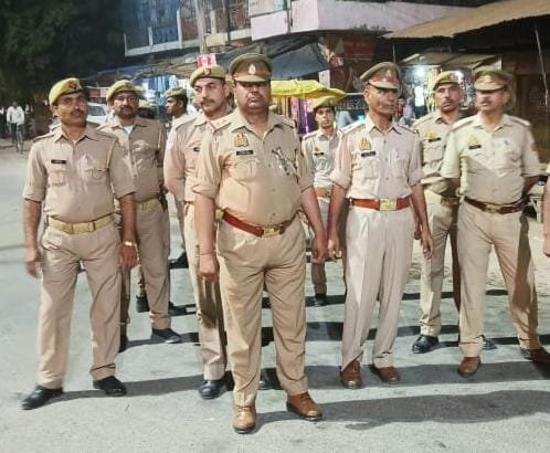 पुलिस के डर से नही, सुरक्षा के लिए लगाएं हेलमेट, सीओ राजू निषाद पुलिस के डर से नही, सुरक्षा के लिए लगाएं हेलमेट, सीओ राजू निषाद