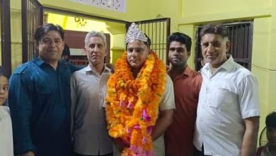 चेयरमैन चांद अली का चांदी का मुकुट पहनाकर किया स्वागत