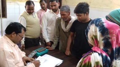 मौसम का बदलता मिजाज, अमांपुर स्वास्थ्य केंद्र पर मरीजों की लग रही भीड़