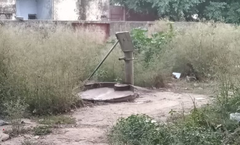 सामुदायिक स्वास्थ्य केंद्र सोरों का हेड पंप महीनों से खराब सामुदायिक स्वास्थ्य केंद्र सोरों का हेड पंप महीनों से खराब