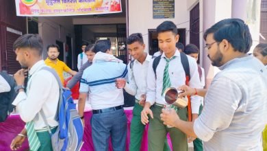 सेंट के एम इंटर कॉलेज में हुआ शरबत वितरण का आयोजन