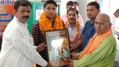 नीट उत्तीर्ण करने वाले तीन विद्यार्थी किए गए सम्मानित