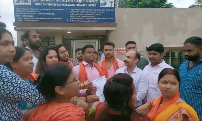 भिलाई: मध्य टोल नाका को आम जनता के लिए निःशुल्क करनें की मांग,भाजपा ने ज्ञापन सौंपकर दी चेतावनी