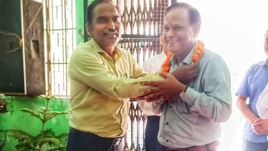 नवागत जिला विद्यालय निरीक्षक प्रदीप कुमार मौर्या ने किया पदभार ग्रहण