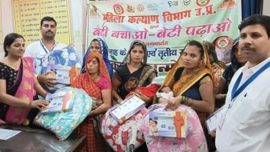 कासगंज: अमांपुर प्रथामिक स्वास्थ्य केंद्र पर कन्या जन्मोत्सव मनाया, बेटियों को वितरित कीं बेबी किट