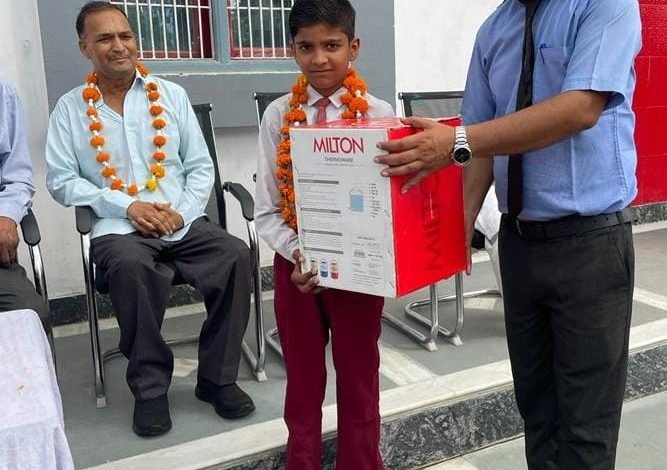आईआईटी व नवोदय प्रवेश परीक्षा उत्तीर्ण करने वाले मेधावियों को किया सम्मानित