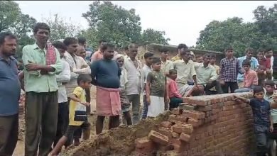 बारिश से भरभराकर गिरी नवनिर्मित दीवार, मलबे में दबकर बुजुर्ग की मौत