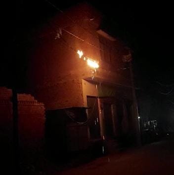 अमांपुर में 10 घंटे की विधुत कटौती से लोग हुए परेशान।