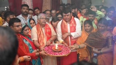भिलाई में पूर्व नेता प्रतिपक्ष धरमलाल कौशिक ने परिवार संग की पूजा, धार्मिक आयोजन के लिए दया सिंह की थपथपाई पीठ